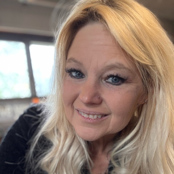 Meet your Posher, Chelle - Picture 3 of 4